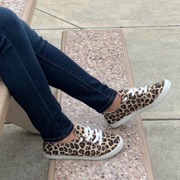 Size 8 Natural Leopard Lace Up Stretchy Back - Picture 7 of 7